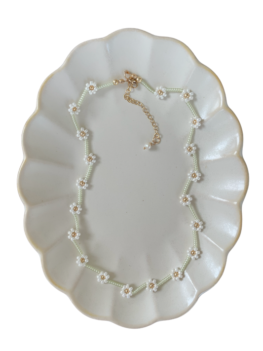 Pear daisy necklace